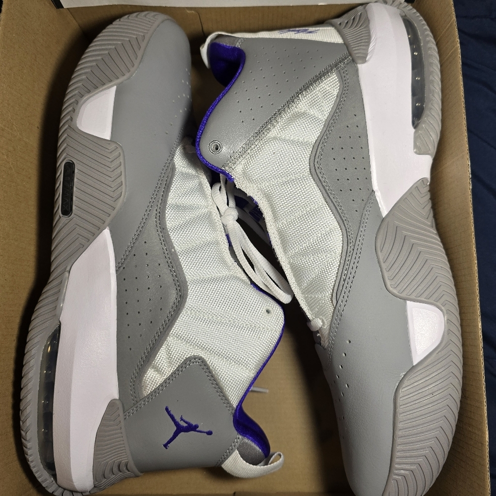 13 Jordan Stay Loyal Sneakers - White / Indigo Burst